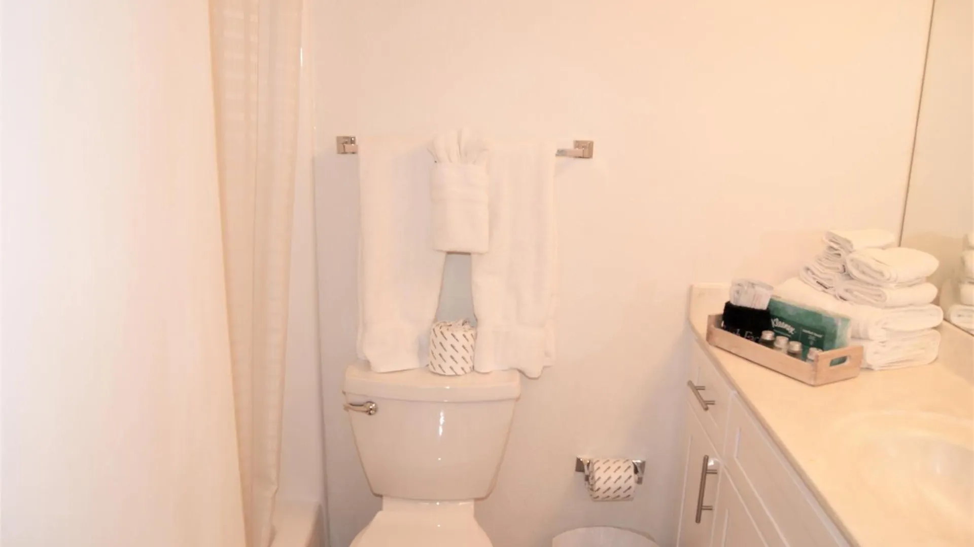 244 Fully Furnished 1Br Suite-Pet Friendly Scottsdale Apartment